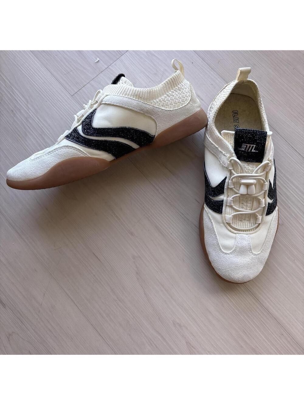 Steve Madden cream + black ballet-style sneakers 🤍🖤